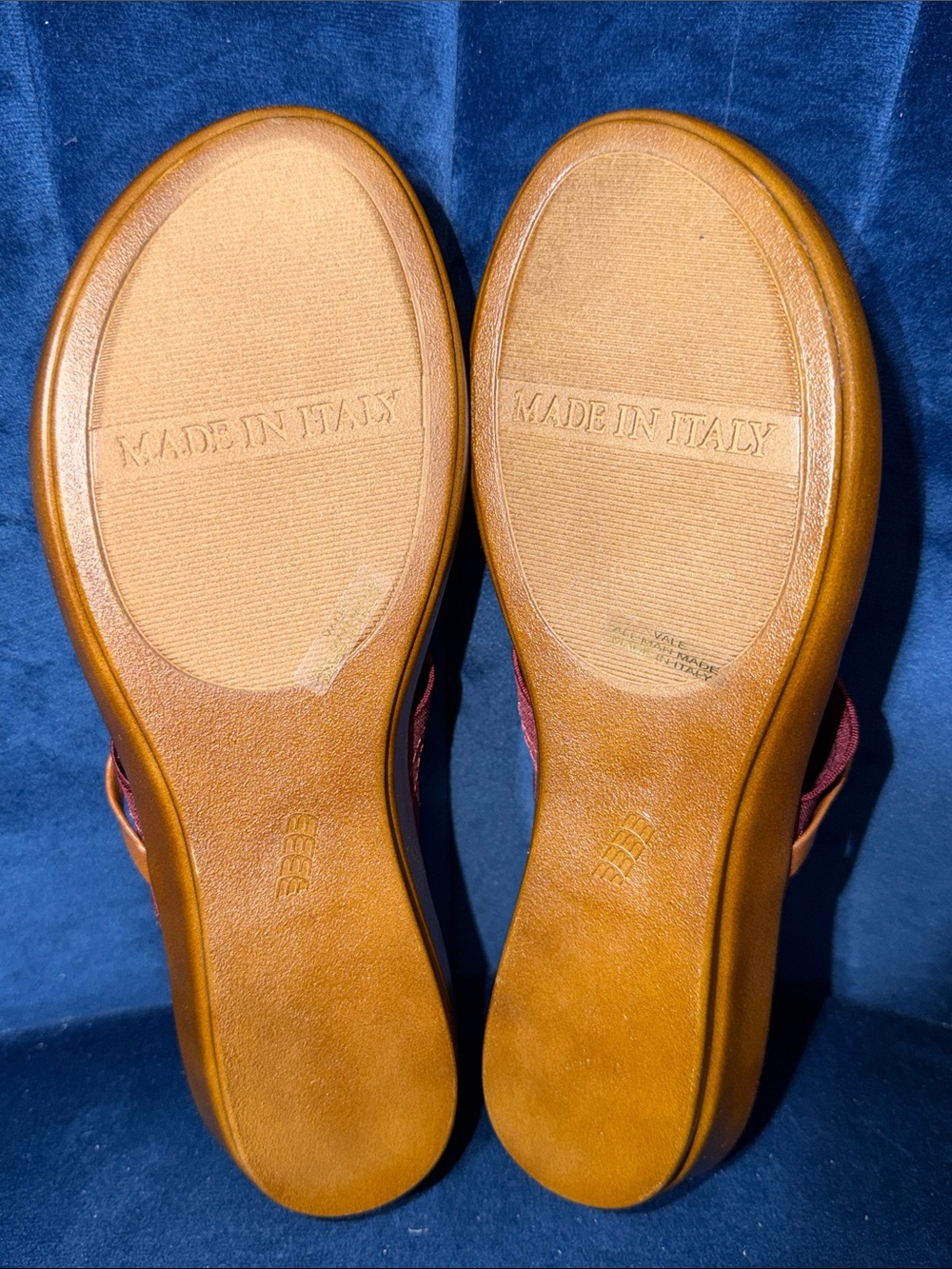 Italian Shoemakers Wine Red Thong Sandals with Gold/Leather Accents Size 8.5 - Picture 6 of 6